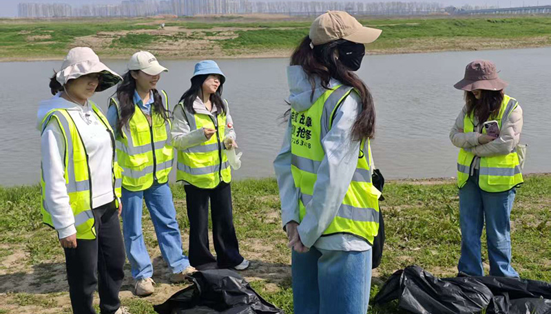武漢凱迪正大電氣有限公司攜手“萬袋計(jì)劃”開展府河生態(tài)保護(hù)團(tuán)建活動(dòng)